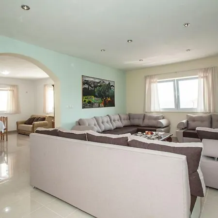 Katy Mit Garten- Grill Und Terrasse By Interhome Σπίτι διακοπών Sevid