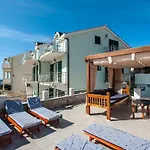 Katy Mit Garten- Grill Und Terrasse By Interhome *
