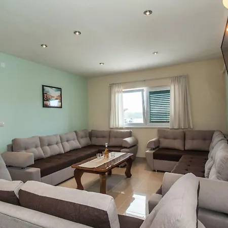 Katy Mit Garten- Grill Und Terrasse By Interhome * Sevid