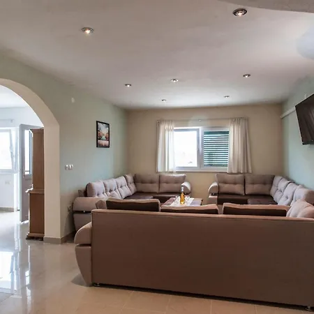 Katy Mit Garten- Grill Und Terrasse By Interhome Sevid