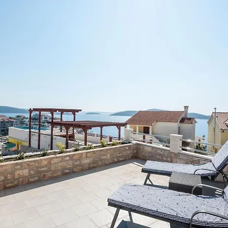 Katy Mit Garten- Grill Und Terrasse By Interhome * סביד