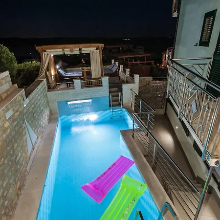 בית נופש Katy Mit Garten- Grill Und Terrasse By Interhome
