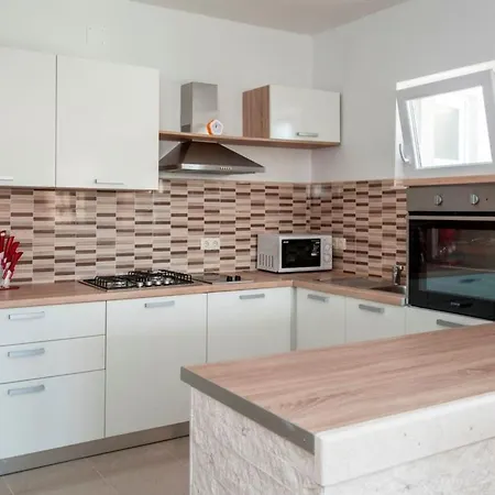 בית נופש Katy Mit Garten- Grill Und Terrasse By Interhome