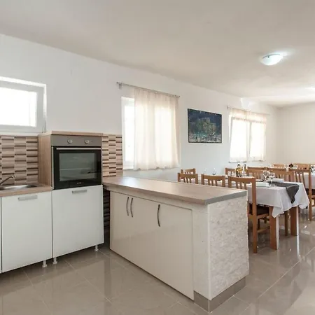 Vikendica Katy Mit Garten- Grill Und Terrasse By Interhome *