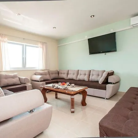 בית נופש Katy Mit Garten- Grill Und Terrasse By Interhome