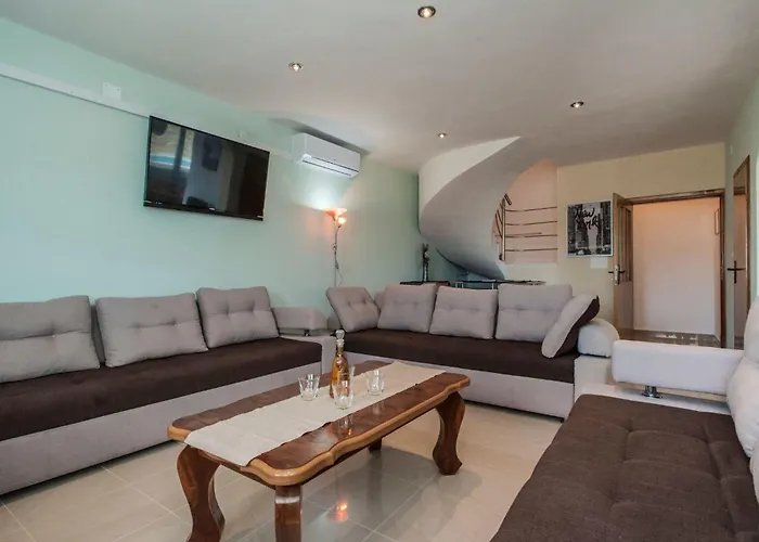 Vikendica Katy Mit Garten- Grill Und Terrasse By Interhome