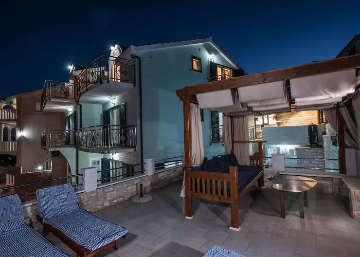 Katy Mit Garten- Grill Und Terrasse By Interhome Vikendica