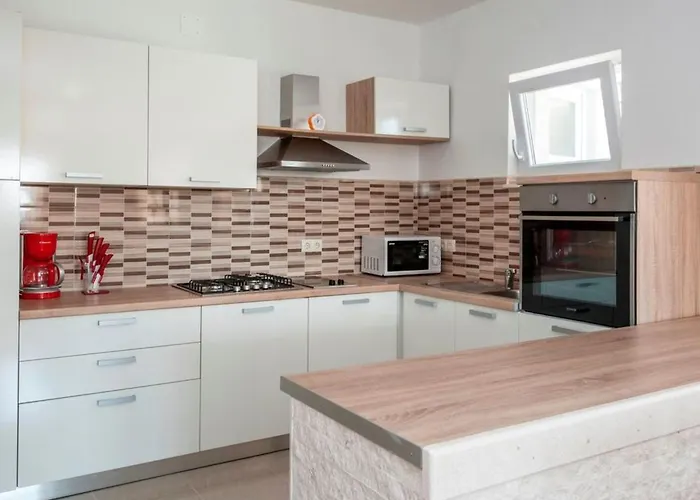 Vikendica Katy Mit Garten- Grill Und Terrasse By Interhome