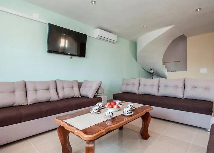 Katy Mit Garten- Grill Und Terrasse By Interhome Vikendica